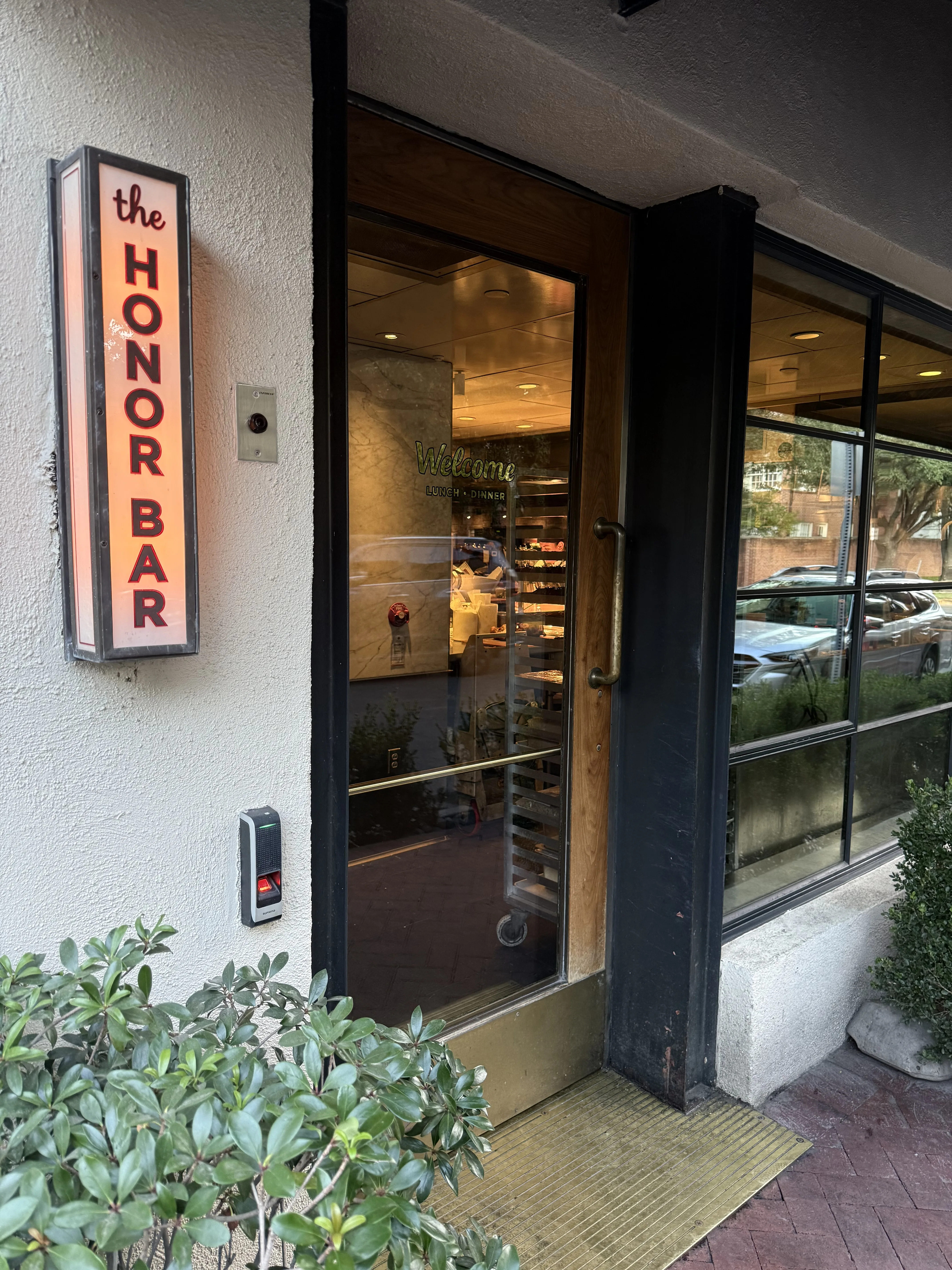 Honor Bar & Monkey Bar photo 2